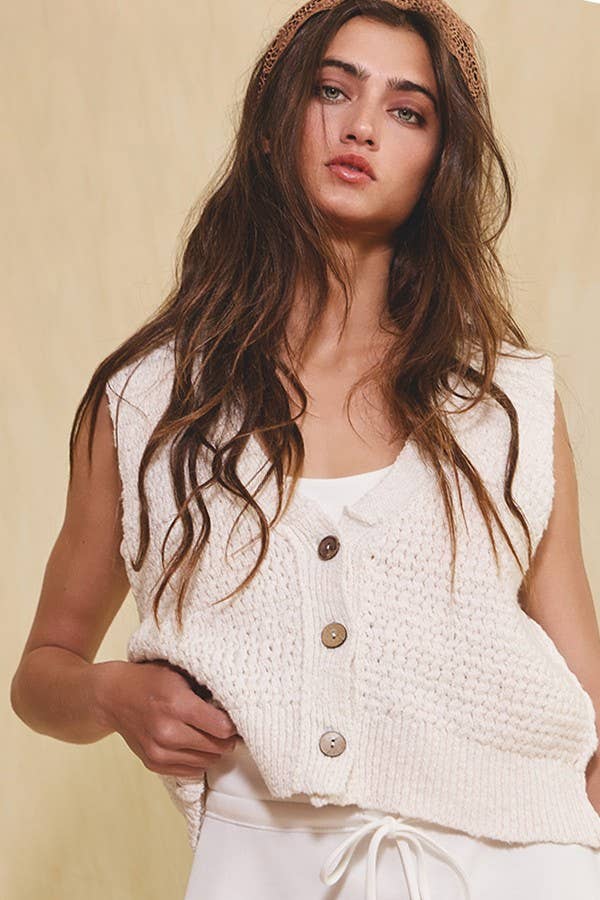 IT2327 V-Neck Sweater Vest with An Airy Relaxed Fit
