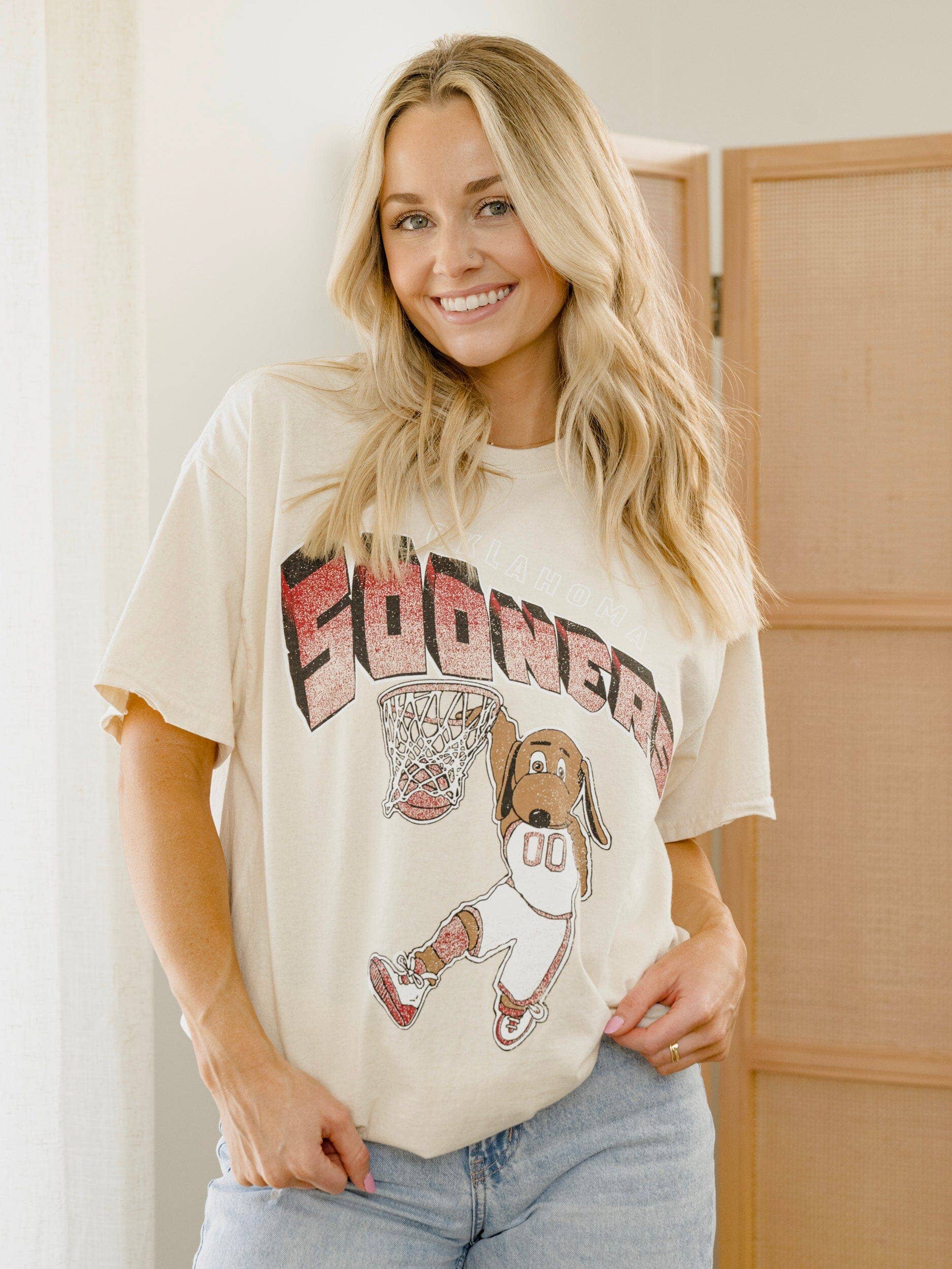Ou Sooners Basketball Mascot Dunk Off White Thrifted Tee