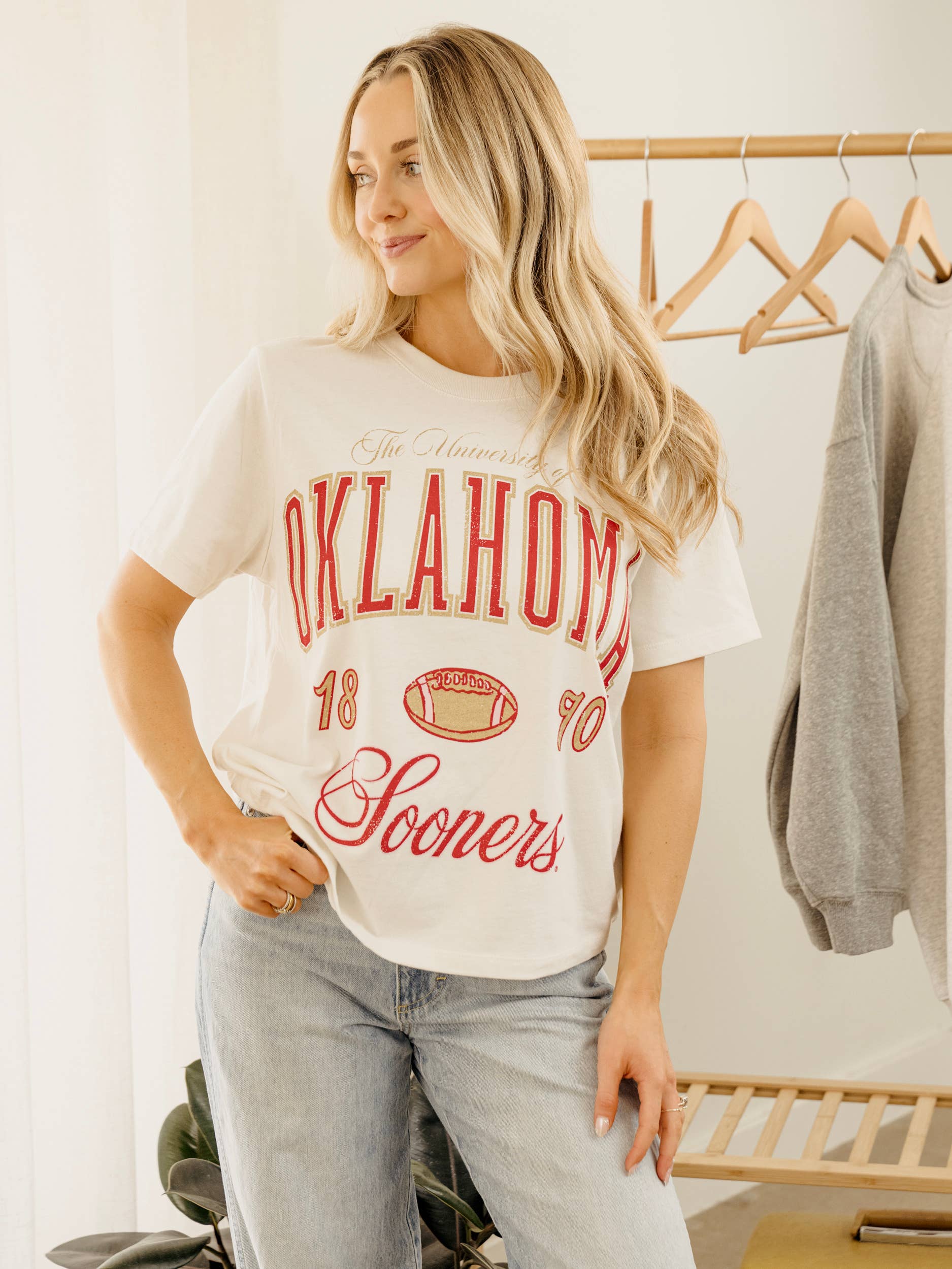Ou Oklahoma Sooners Wave Arch Off White Thrifted Tee