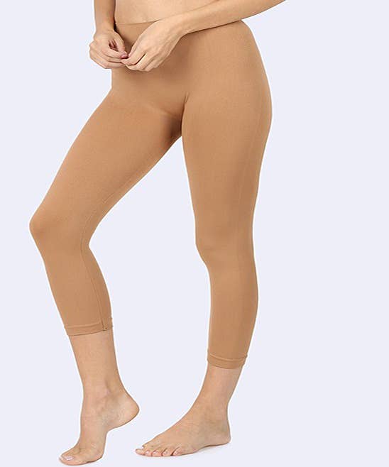 `.Plus Size Seamless Capri Leggings