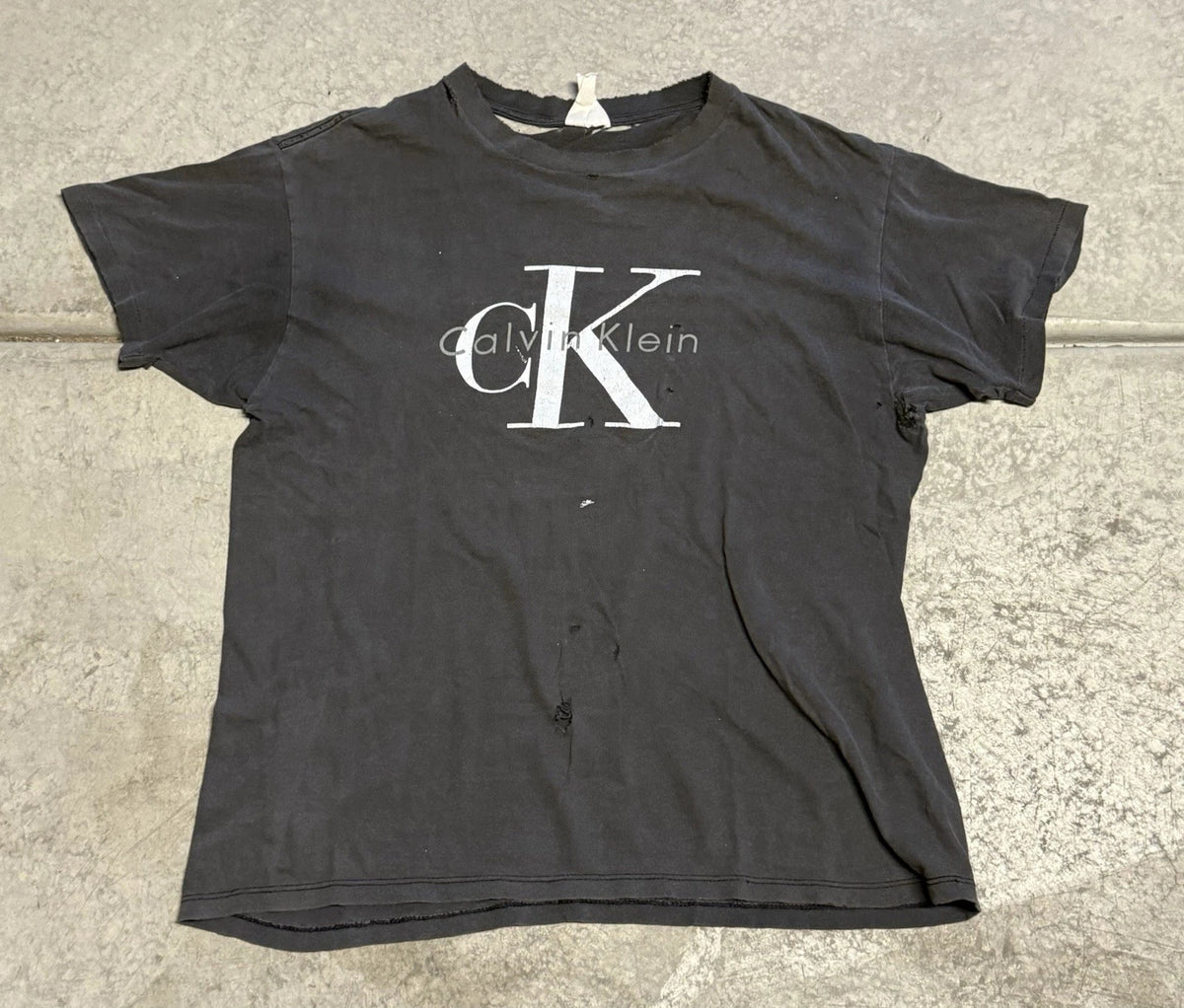 Vintage 90’s Calvin Klein Thrashed Faded Distressed Men’s Graphic T-shirt L