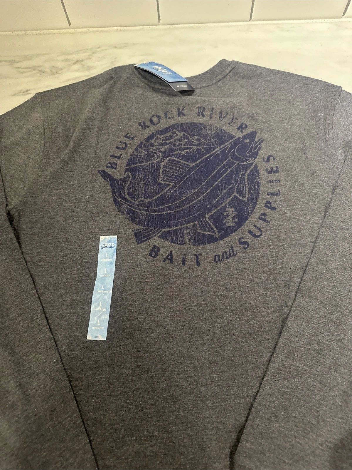 IZOD Men's Saltwater Soft Wash Long Sleeve Large Graphic Fish Bait Unisex