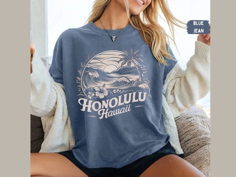 Vintage Honolulu Hawaii Comfort Tee Shirt Soft Island Style Vacation Gift Top Unisex