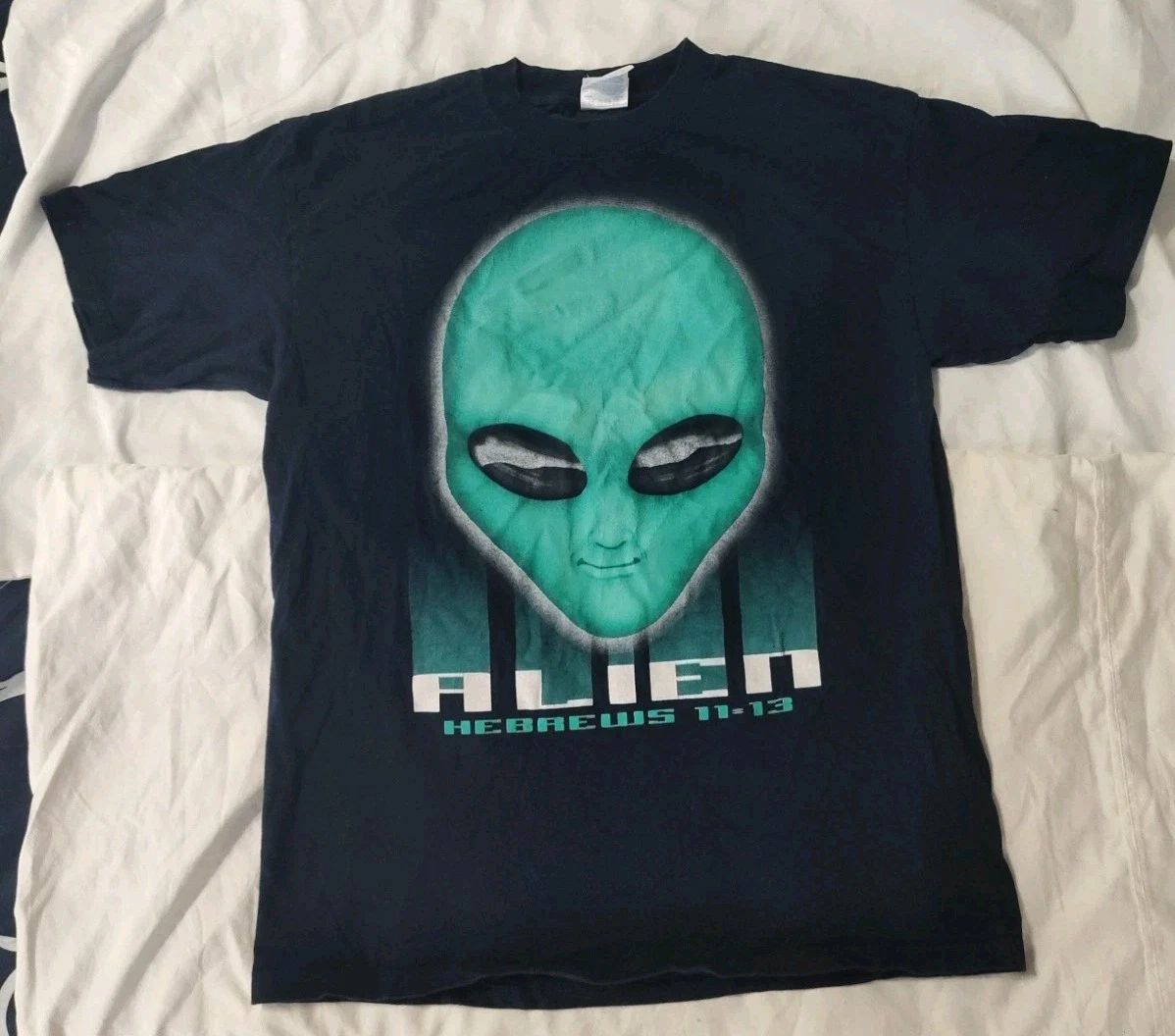 Vintage 2001 Gilda active Wear Fashion Victim Alien Tshirt XL Unisex