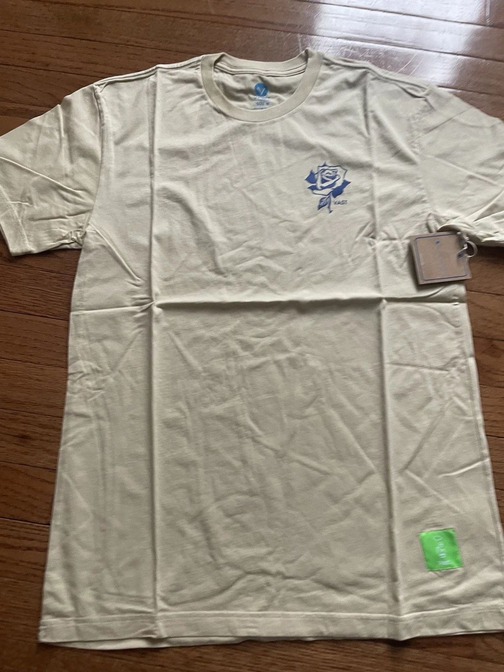 Vast Life Surf Graphic with Rose Graphic Both Sides Medium NWT Tan/Navy Unisex