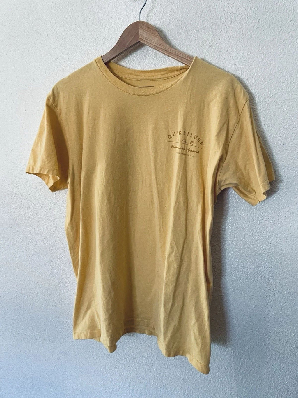 Quiksilver Men's Mustard Short Sleeve Tee Surf Sz Large Regular Fit 100% Cotton Unisex