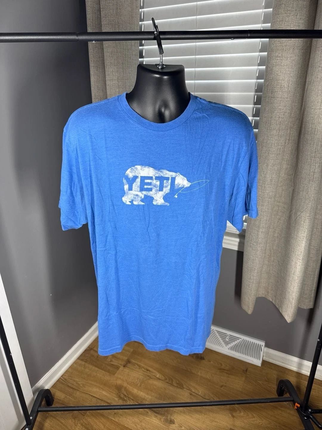 YETI Blue Fly Fishing Bear Logo Graphic XL Unisex