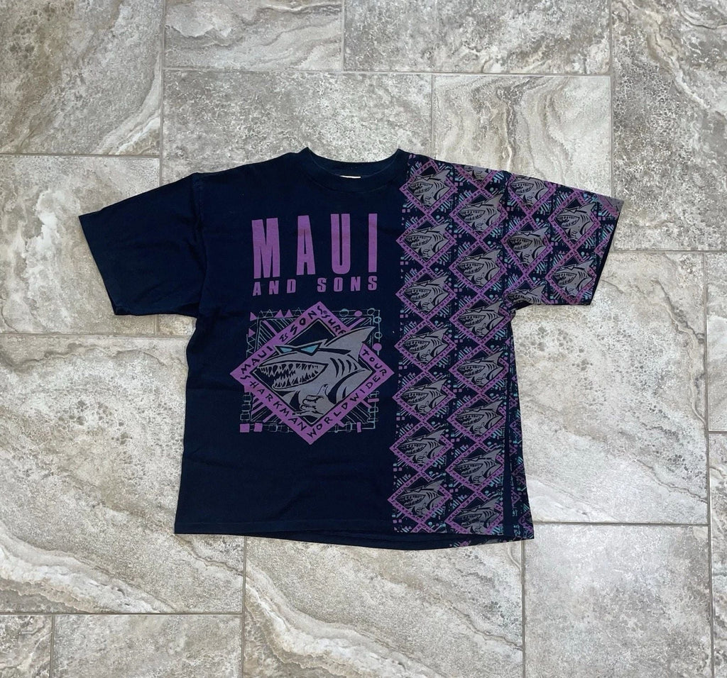 Vintage Maui & Sons All Over Print Shark Beach Surf T Shirt Men’s Size XL Used Unisex