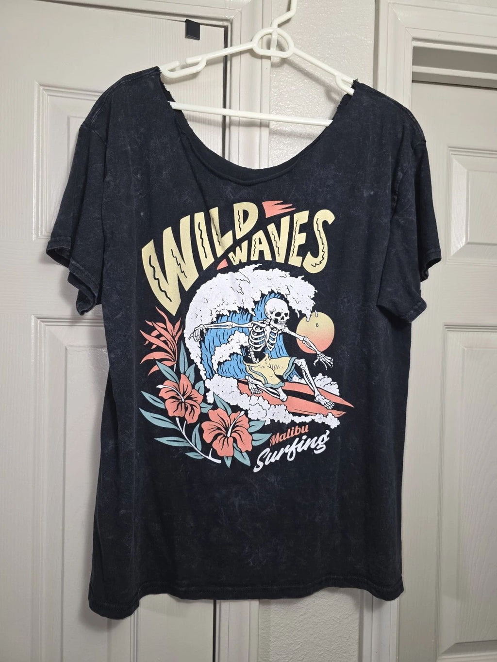 Wild Waves Malibu Surfing Skeleton Graphic Shirt Size XL Unisex