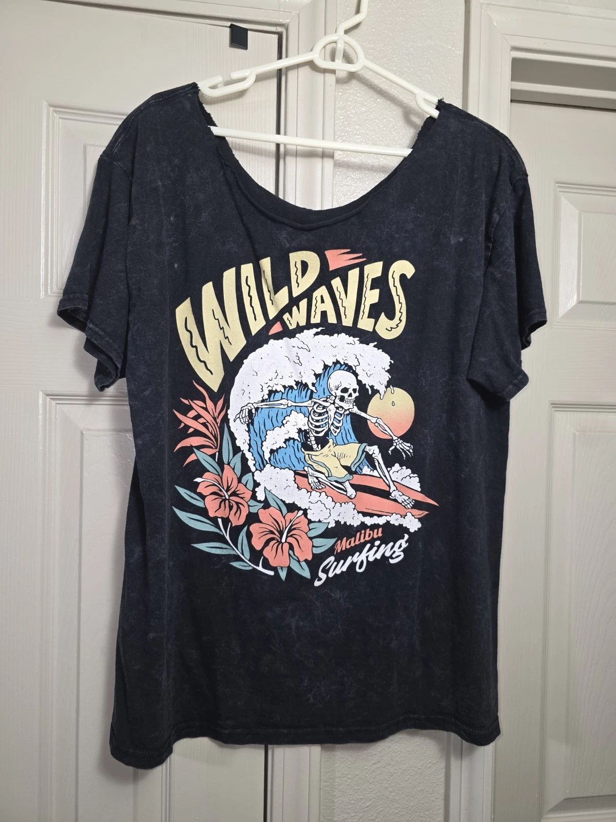 Wild Waves Malibu Surfing Skeleton Graphic Shirt Size XL Unisex
