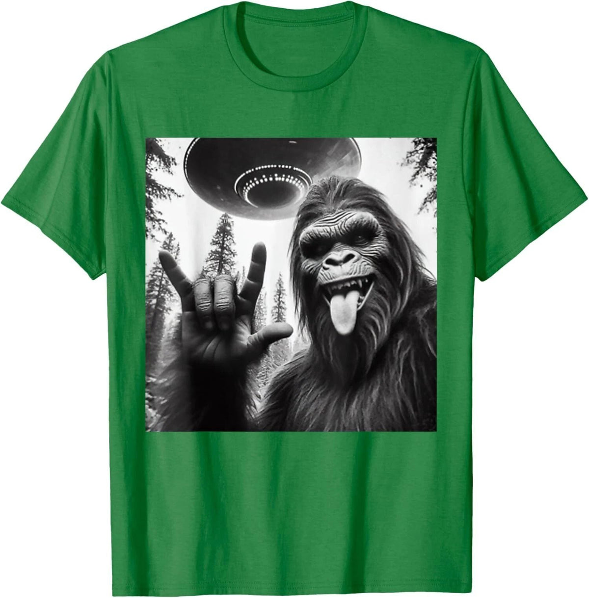 Sasquatch Bigfoot Cool Rock On Selfie With Ufo Alien Unisex Unisex