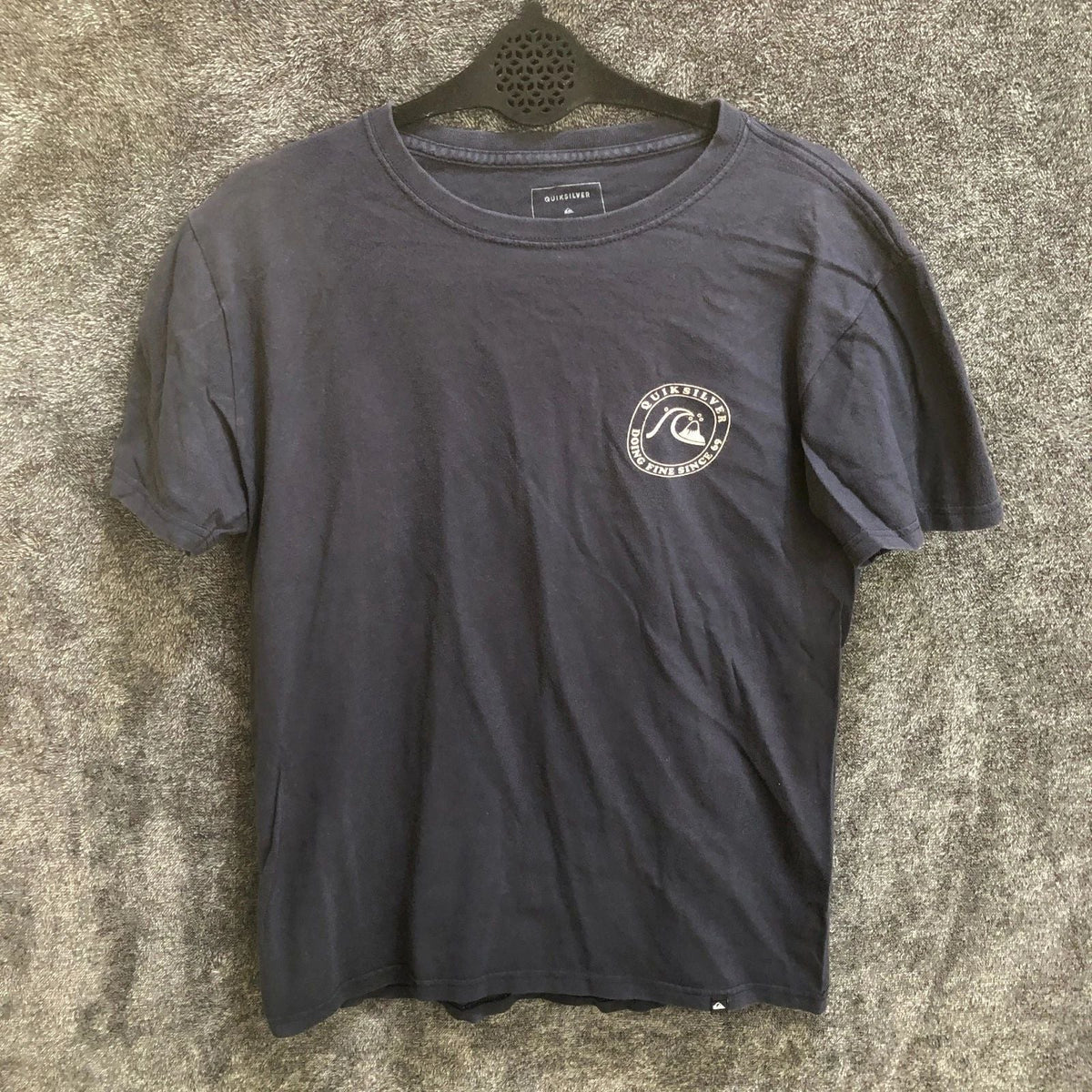 Quiksilver T Shirt Mens Small Navy Blue Doing Fine Since 69 Surf Graphic Tee Unisex