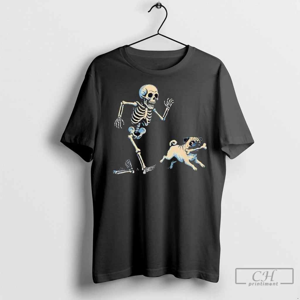 Premium Skeleton Chasing Pug Halloween Dog Mom Pug Unisex