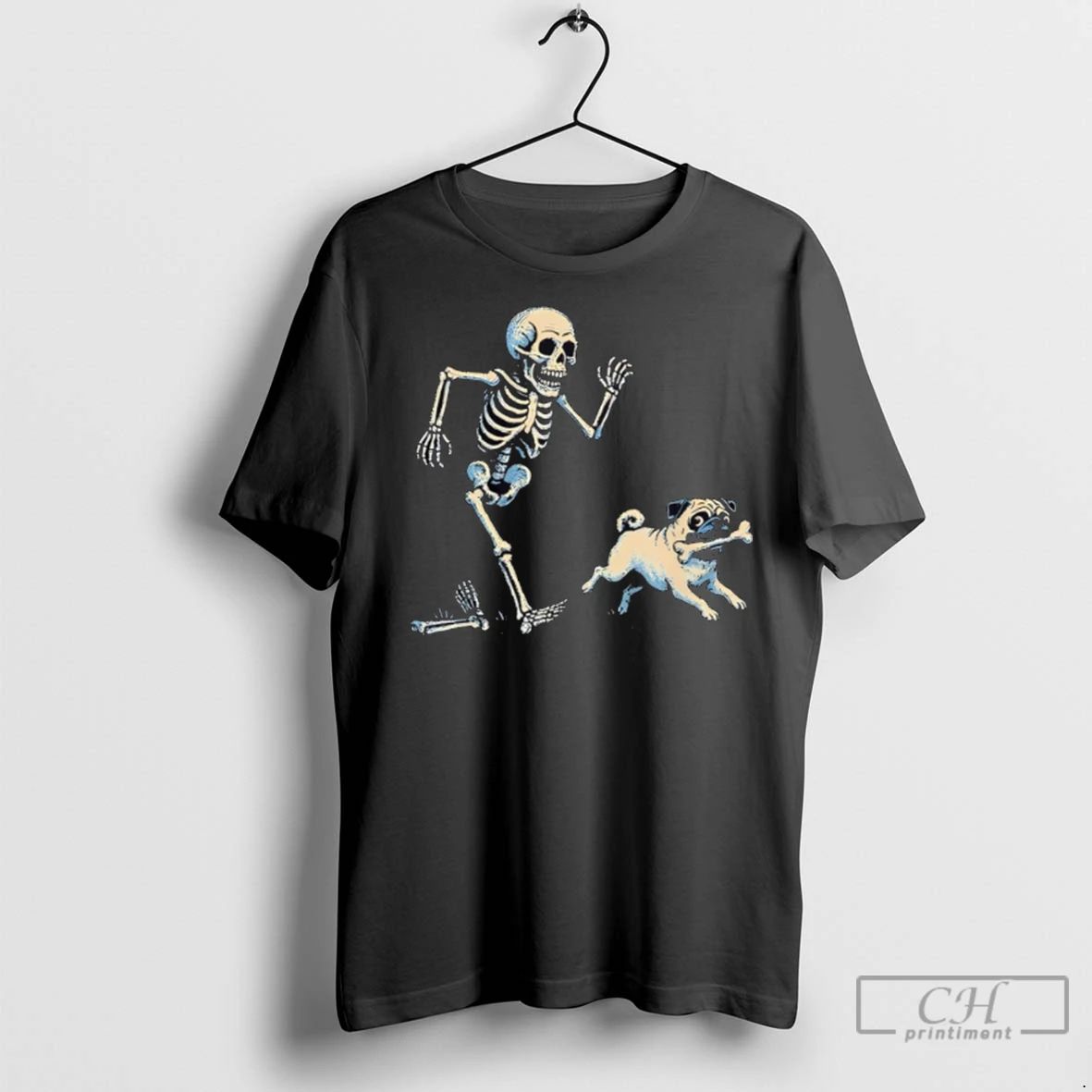 Premium Skeleton Chasing Pug Halloween Dog Mom Pug Unisex