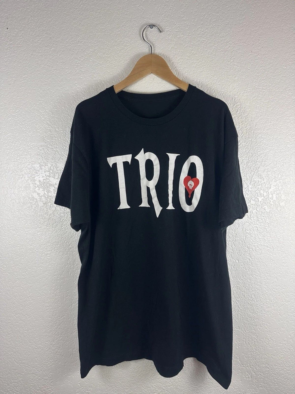 Trio Graphic Black – Gothic Logo Design – Short Sleeve Tee Unisex