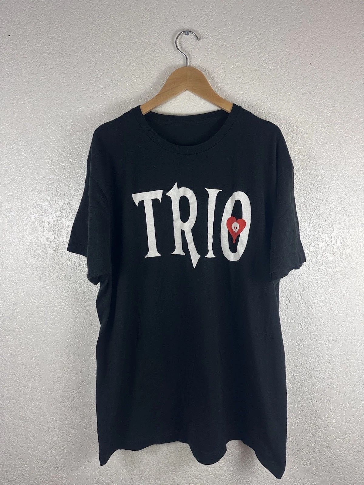 Trio Graphic Black – Gothic Logo Design – Short Sleeve Tee Unisex