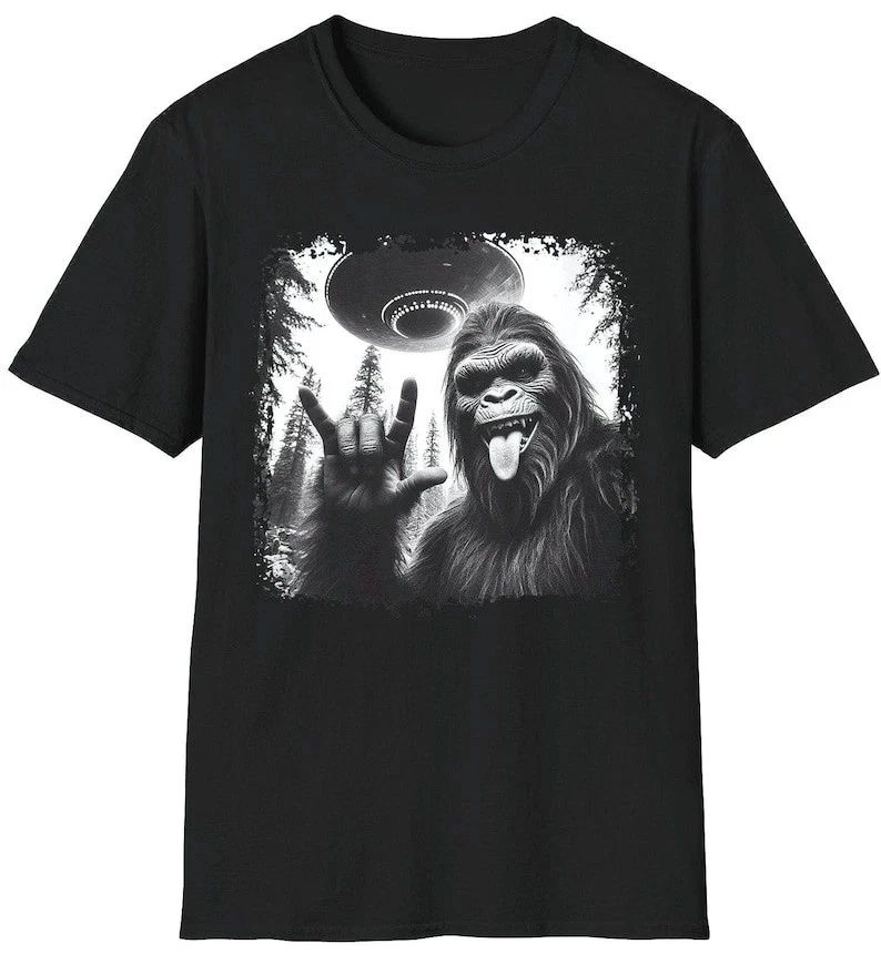 Funny Bigfoot Alien Abduction : Cryptid UFO Tee Unisex