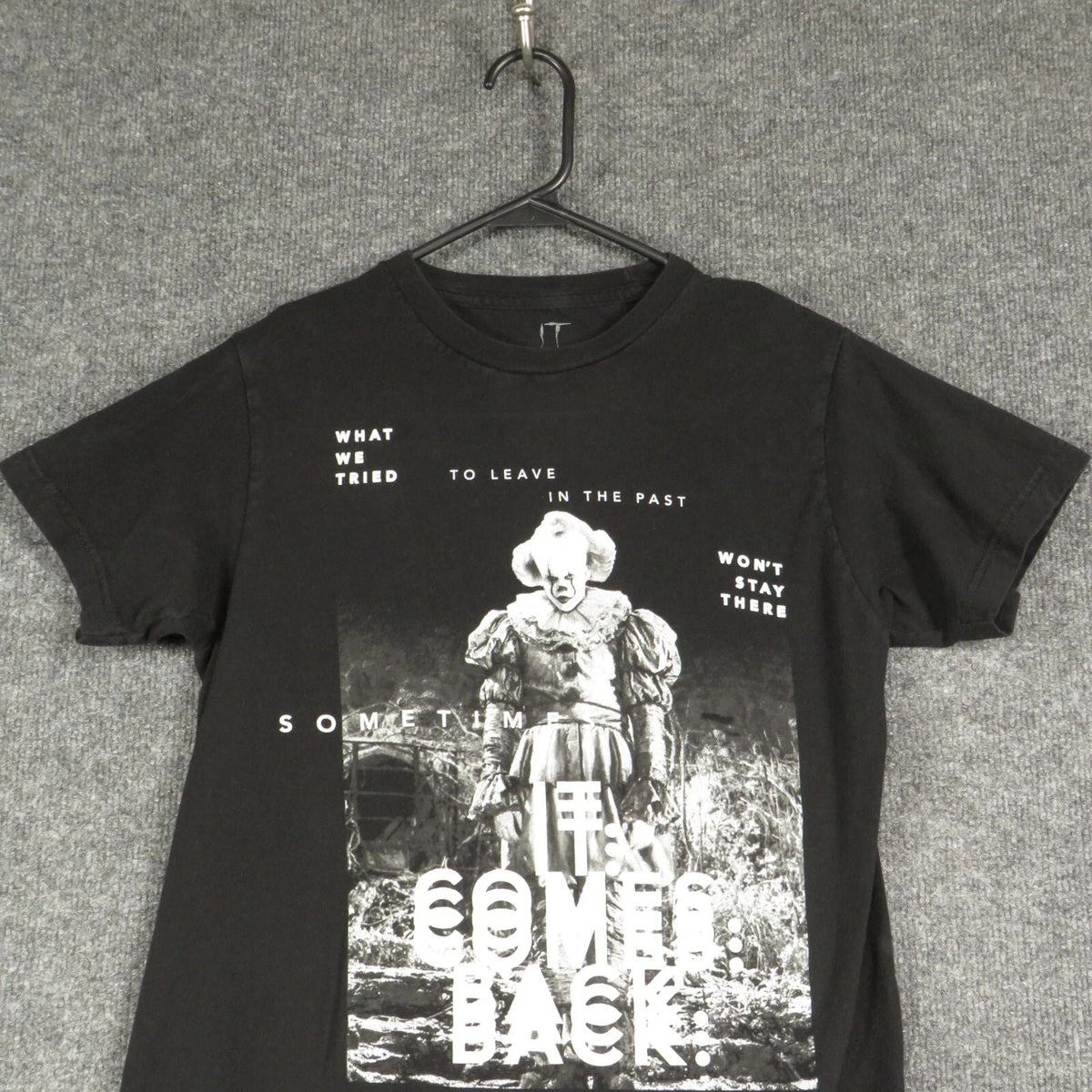 IT Shirt Mens Small Black Short Sleeve Crew Neck Pullover 100% Cotton T Shirt Unisex