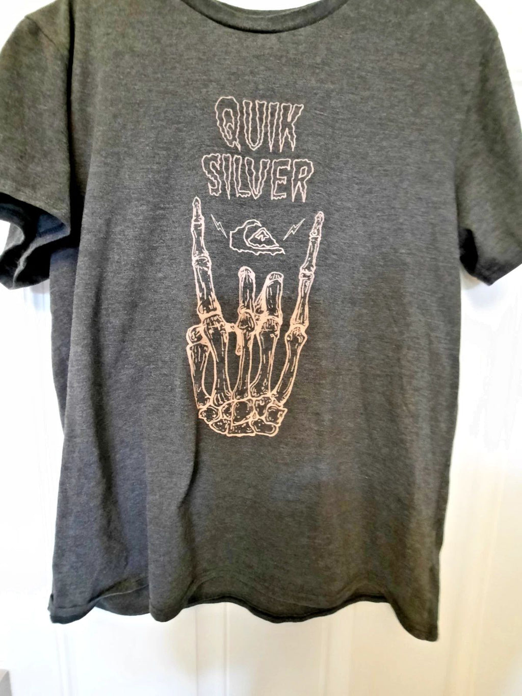 Quiksilver ROCK ON gray t shirt large Nice! Large Unisex