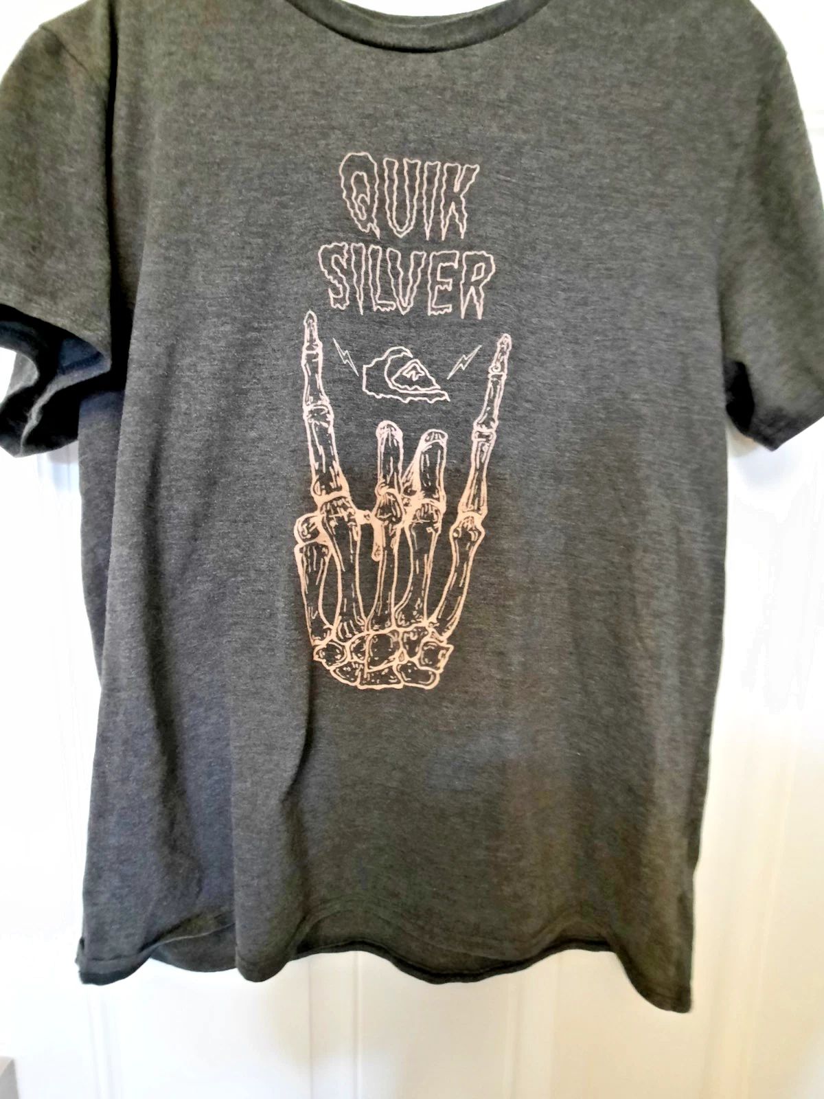 Quiksilver ROCK ON gray t shirt large Nice! Large Unisex