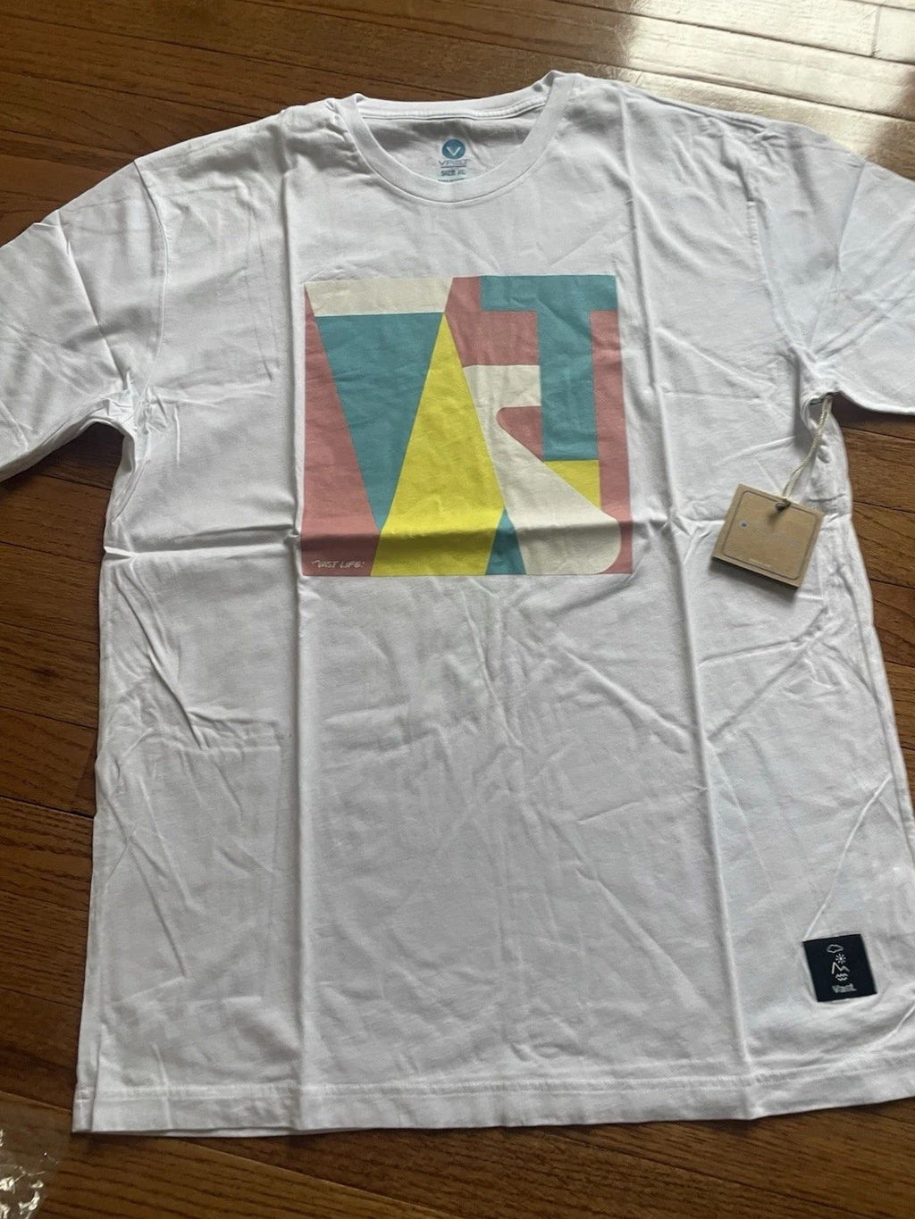 Vast Life Graphic XL White Abstract Graphic NWT Surf Men's Unisex
